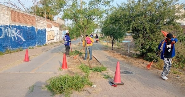 Rodada y mantenimiento: Ciudadanos y Gobierno rehabilitan el Parque Lineal Sardaneta