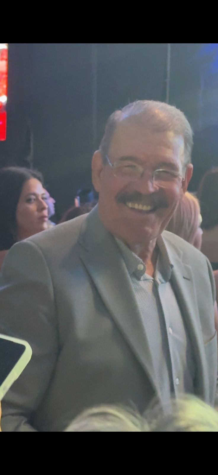 ¡Hasta Cruz Lizárraga lo vio! ‘El Buki’ llena de emoción a mamás de León, Guanajuato
