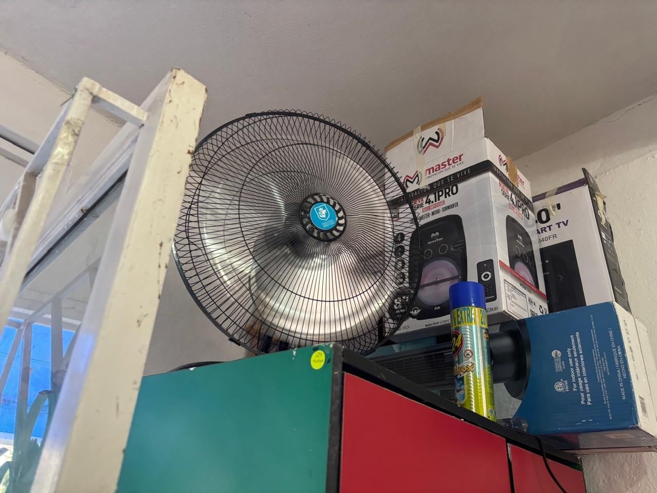 León acelera entrega de ventiladores en escuelas ante altas temperaturas