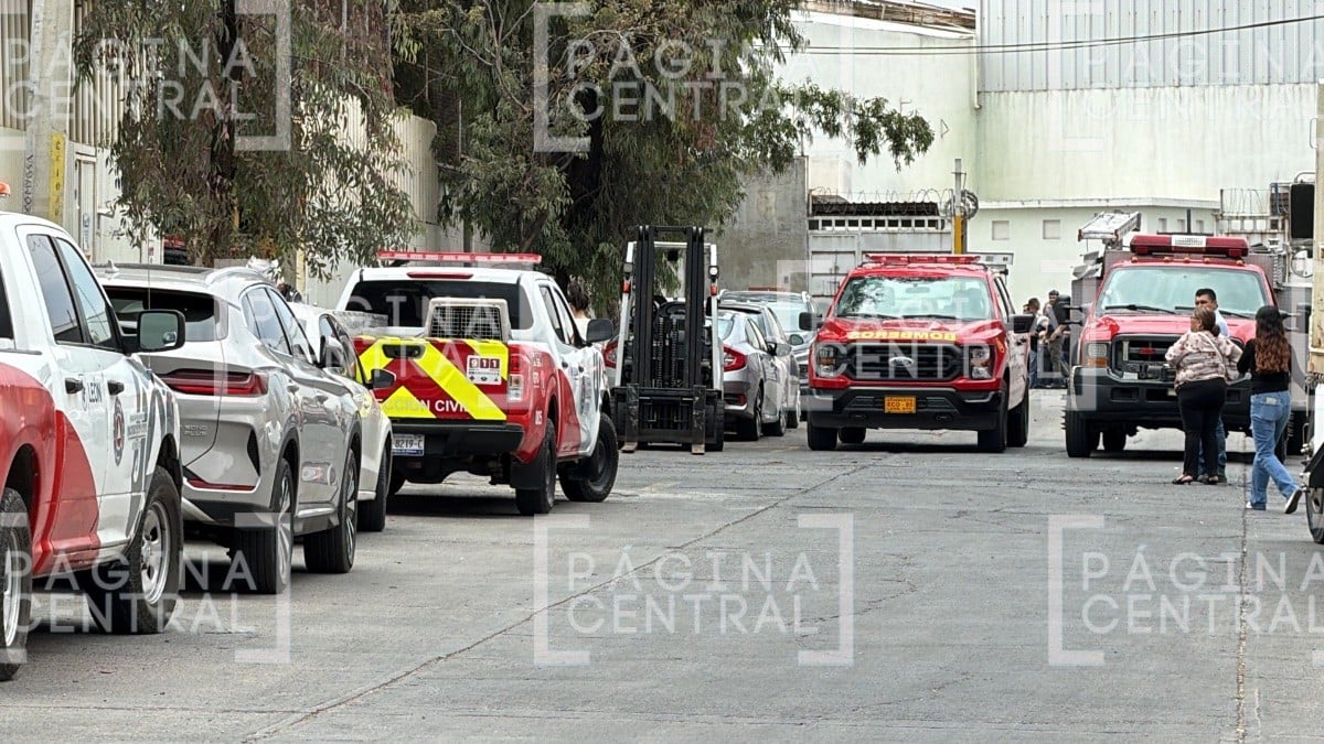 ¡Intenso incendio! Arde fábrica de residuos en Santa Cruz