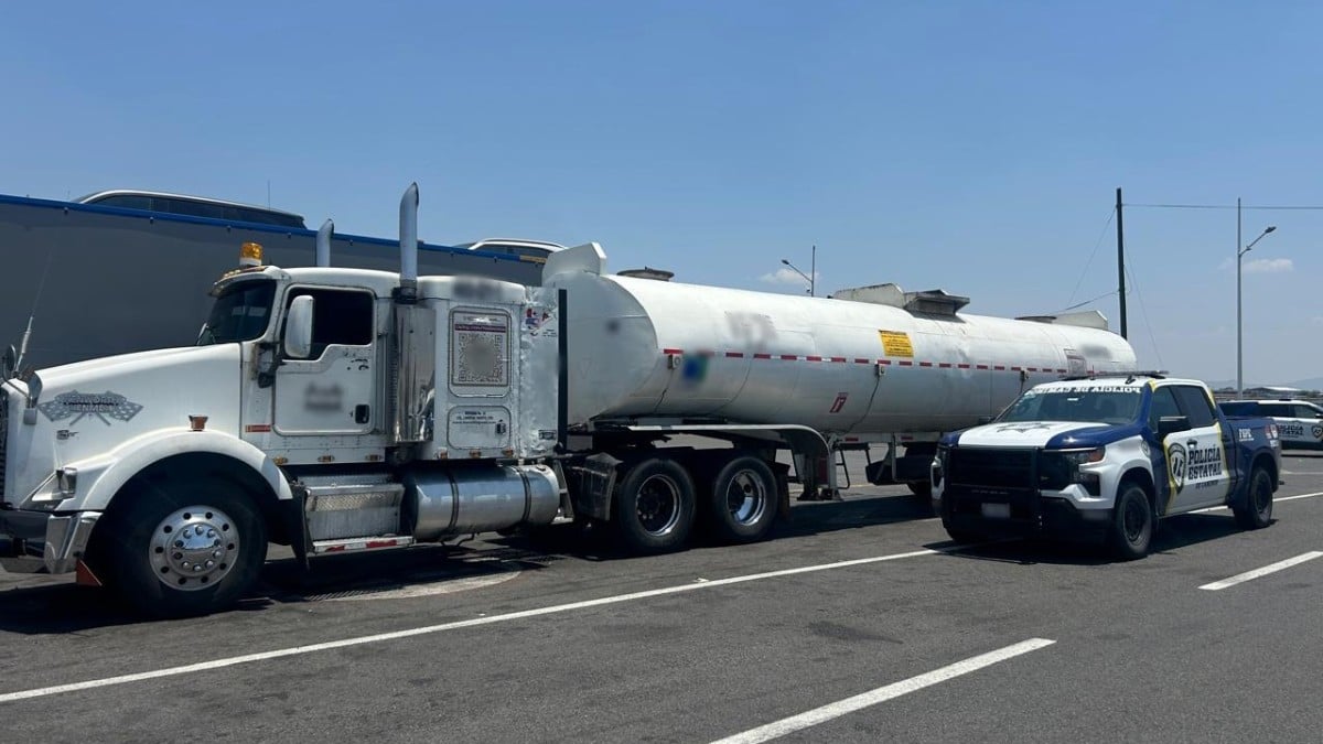 ¡Llevaba 42 mil litros de huachicol! Aseguran pipa y detienen al chofer en Salamanca