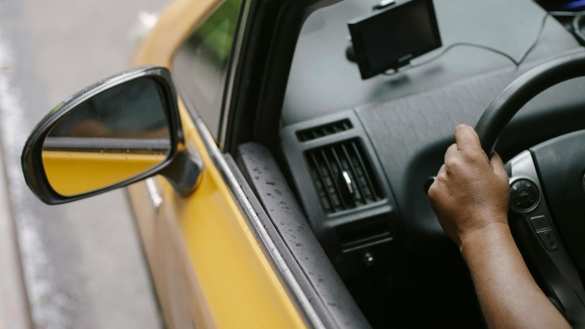 VIDEO “¡Deja todo!” Así asaltaron con violencia a taxista de aplicación