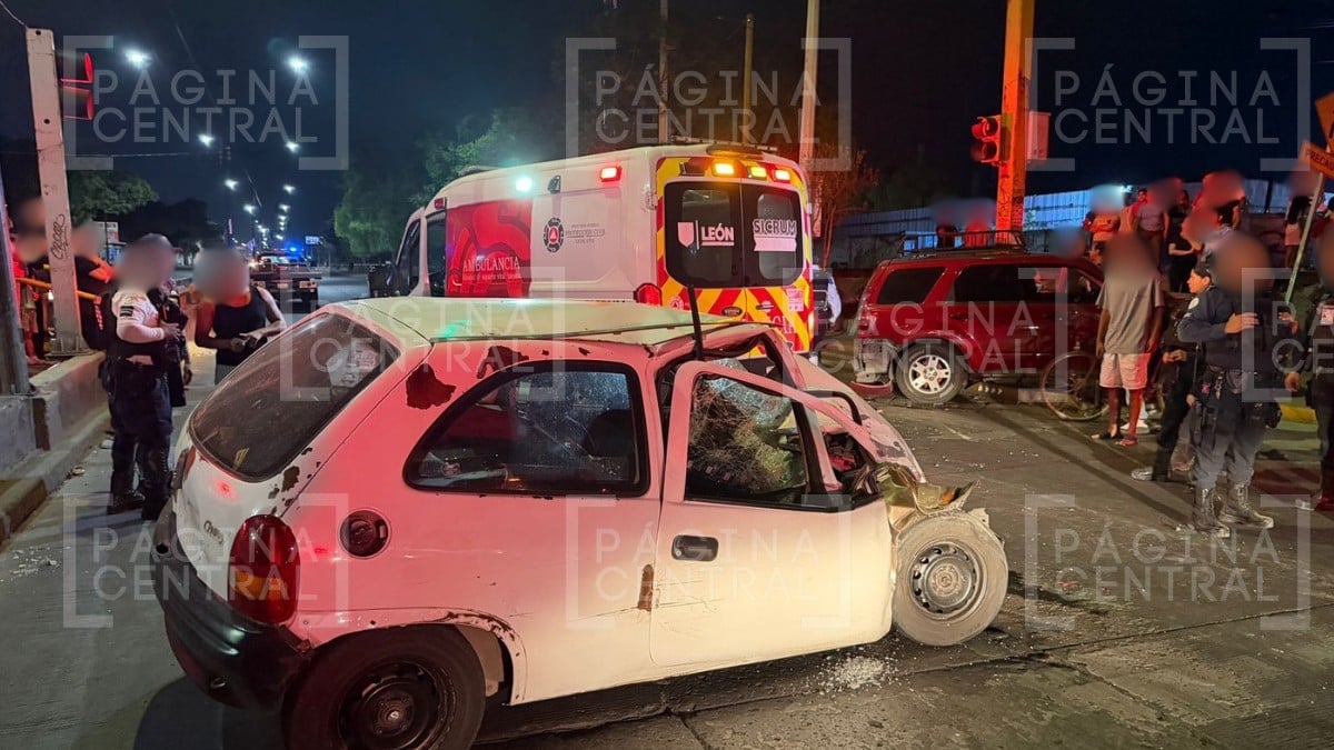 ¡Golpazo! Fuerte accidente en Timoteo Lozano le ‘rebana’ el frente a Chevy; dos están graves