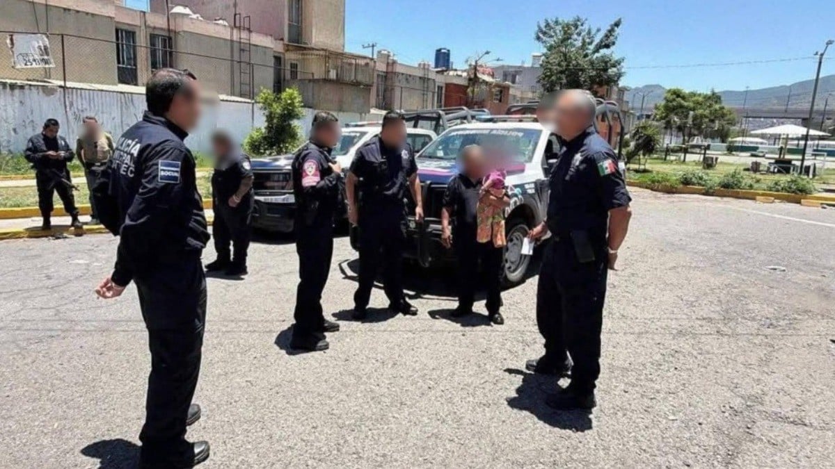 Rescatan a un bebé abandonado dentro de un taxi de aplicación