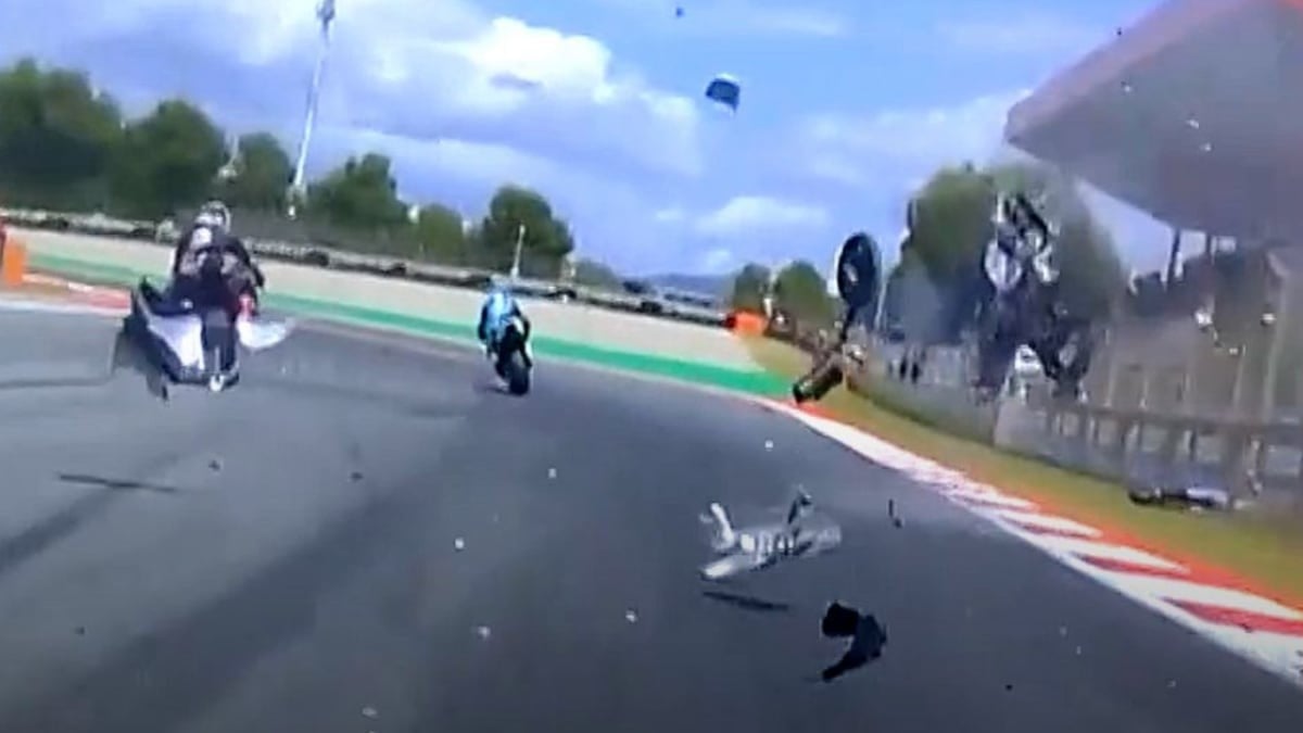 VIDEO ¡Tragedia en el deporte! Así el brutal accidente en moto GP
