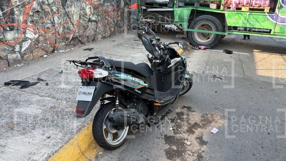 Hospitalizan a motociclista