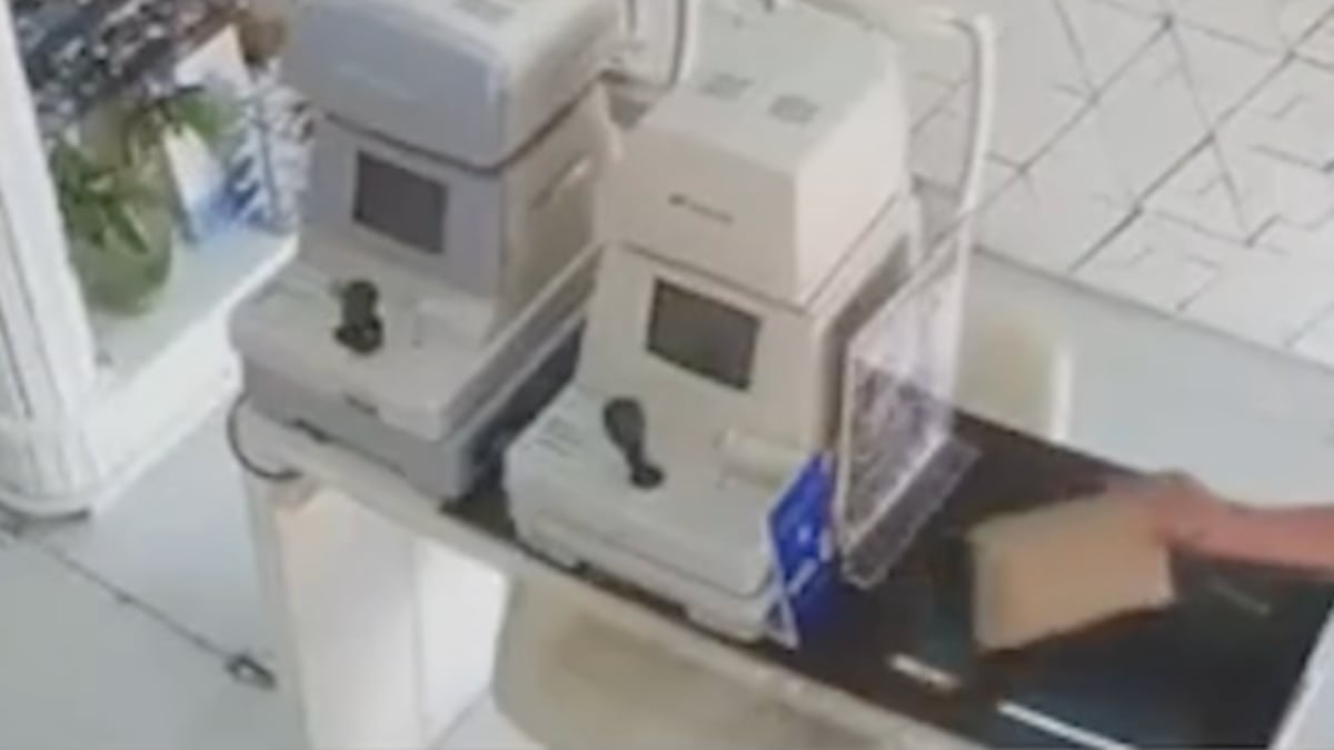 VIDEO ¡En segundos! Así robaron monedero con más de 10 mil pesos