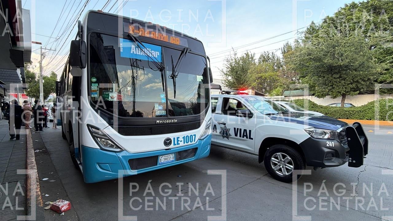 ¡Caos vial en López Mateos! Camión arrolla a adulto mayor; está grave