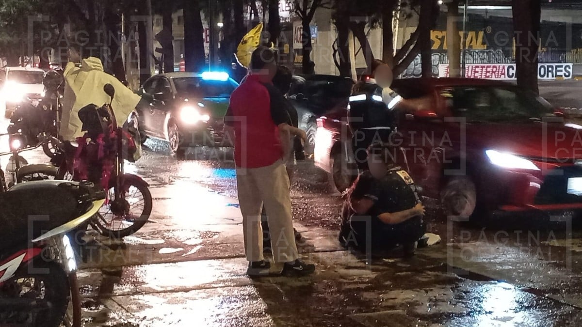 Mujer motociclista quedó herida al derrapar en Valle de Señora, quedó tendida en el bulevar