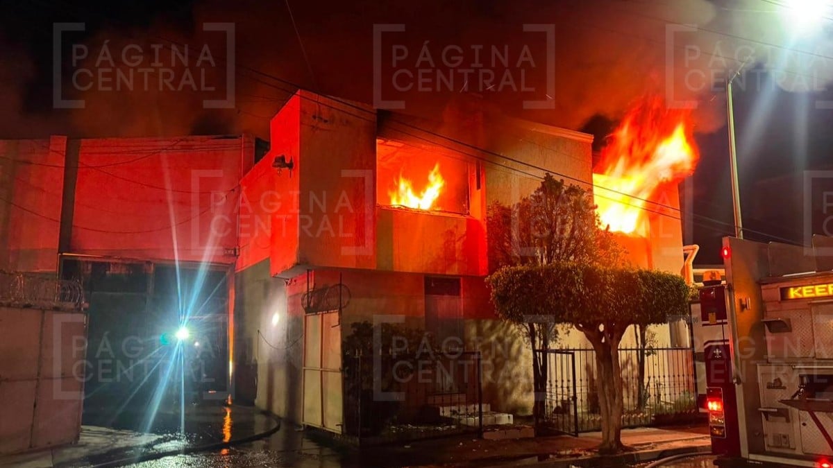 ¡Incendio voraz! Fuego arrasa con fábrica y dos naves industriales en San Pancho
