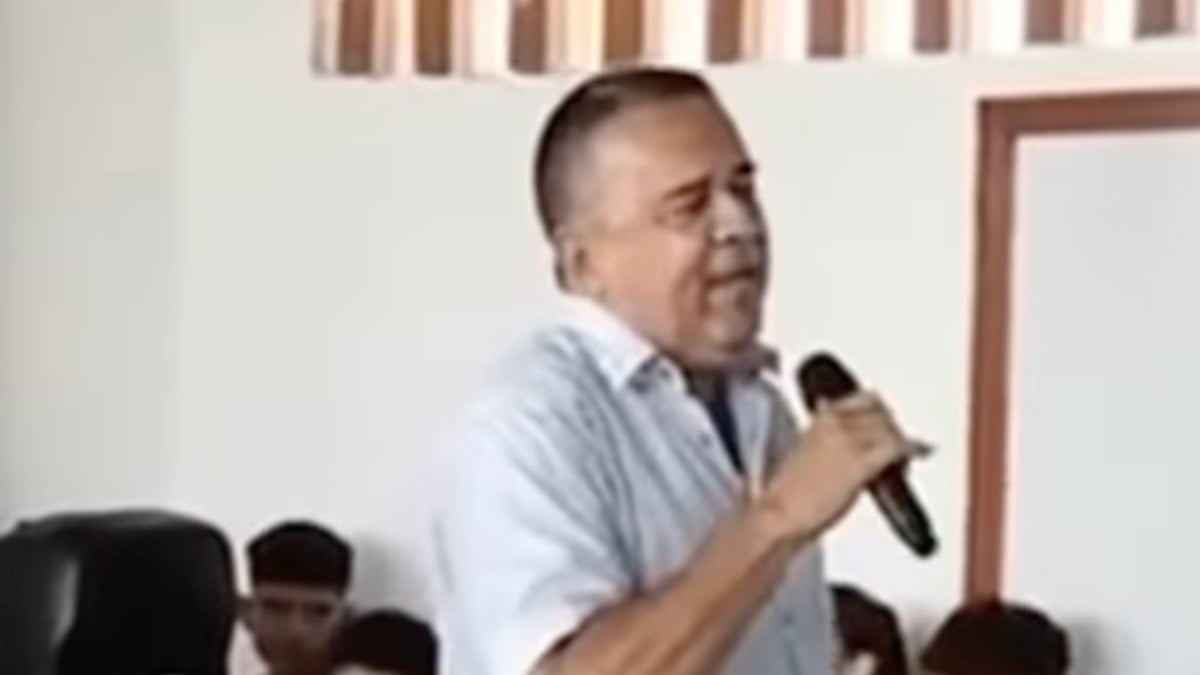 VIDEO Maestro se infarta frente a sus alumnos justo después de cantarles una canción