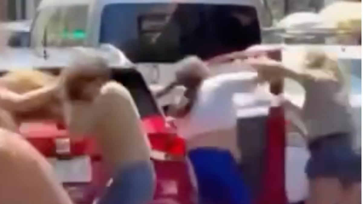 VIDEO ¡Con uñas y dientes! Mujeres se van a lo físico en pleno centro