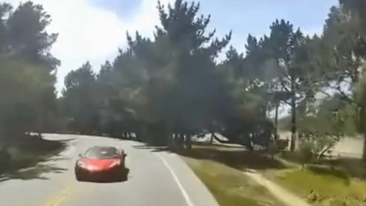 VIDEO ¡Vacaciones de terror! Deportivo choca contra autobús turístico