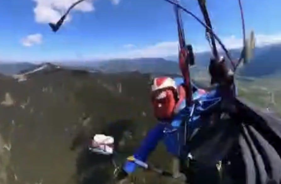 VIDEO ¡Instantes de terror! Avioneta choca contra paracaidista en pleno descenso