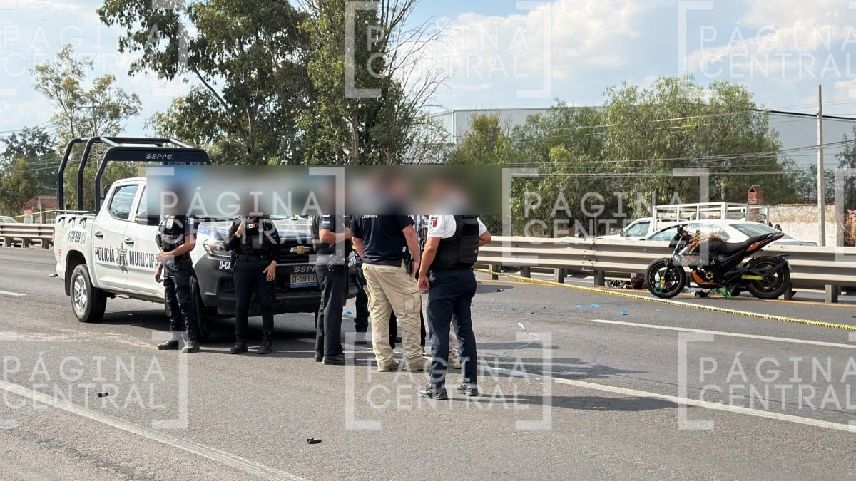 ¡Sí era persecución! Moto chocada en la León-Silao tenía reporte de robo; muere conductor
