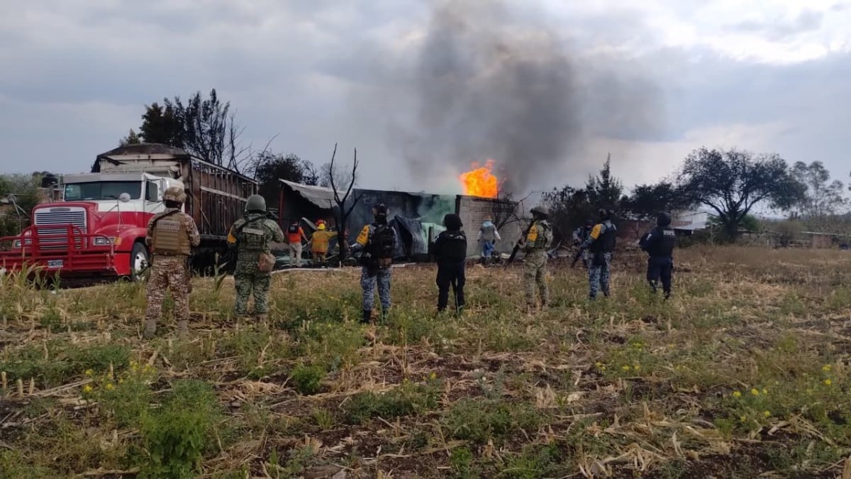 Se incendia pipa de huachicol y permite el aseguramiento de una toma en Juventino Rosas