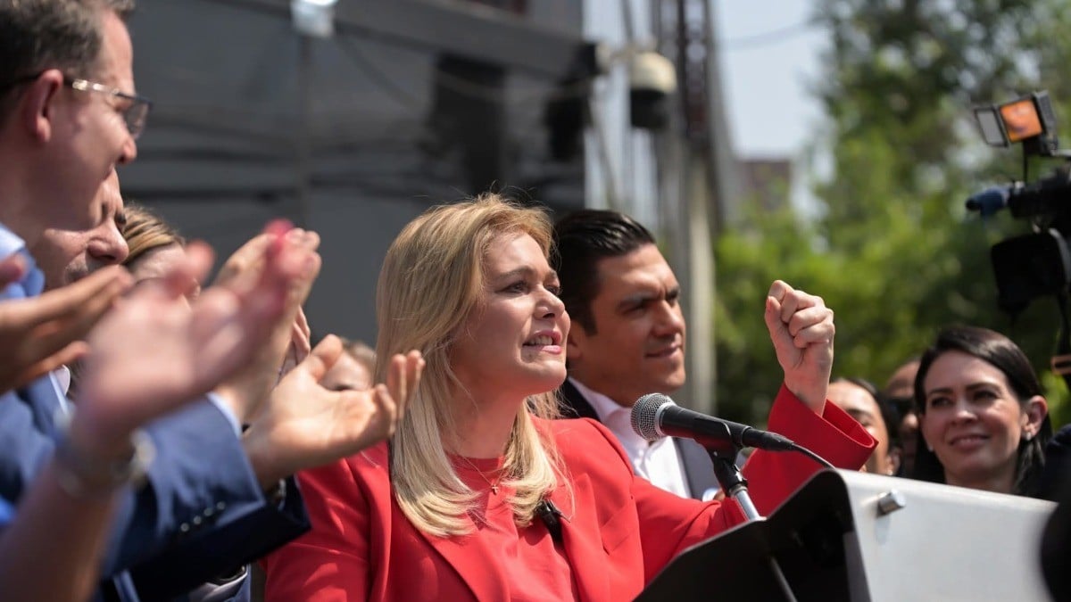 Buscan fabricarme un caso, dice Campos al acudir a FGR