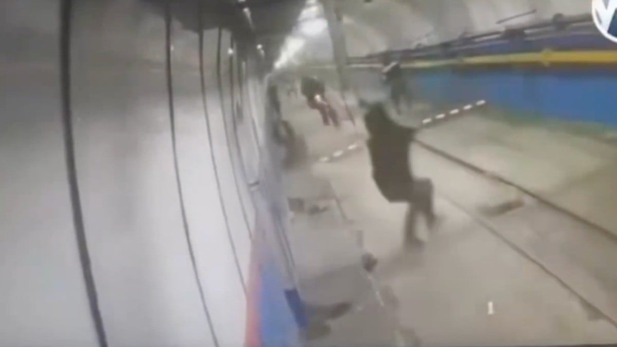 VIDEO Captan tragedia minera en China, trabajadores salen volando y chocan con paredes