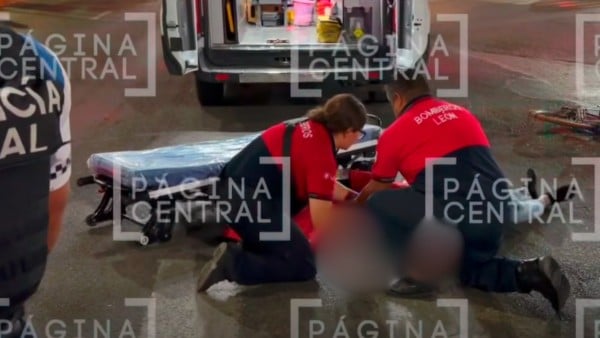 ¡Lo atropelló y huyó! Vehículo impacta a un ciclista en el Mariano Escobedo en León