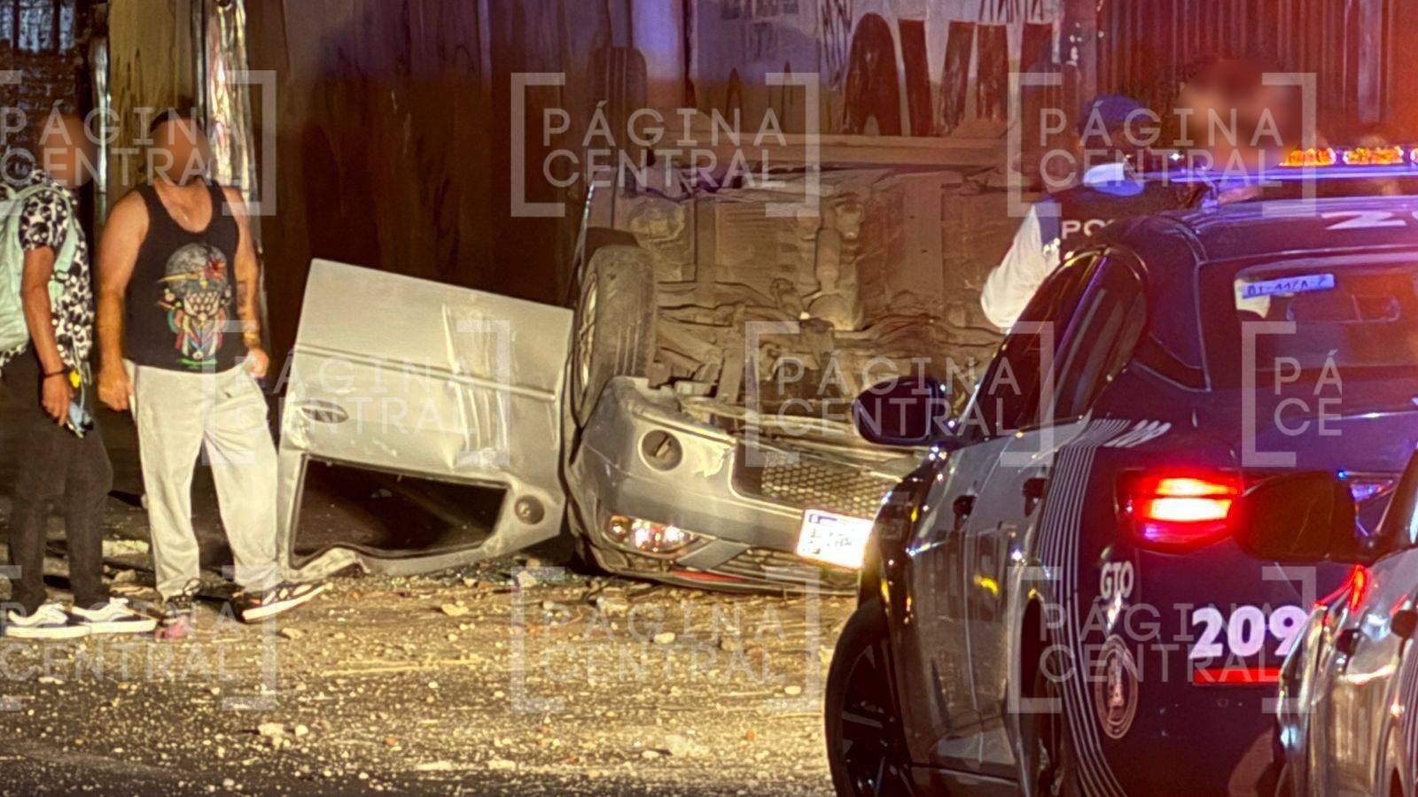 Aparatoso accidente en el Arroyo de las Liebres; conductor pierde el control y vuelca