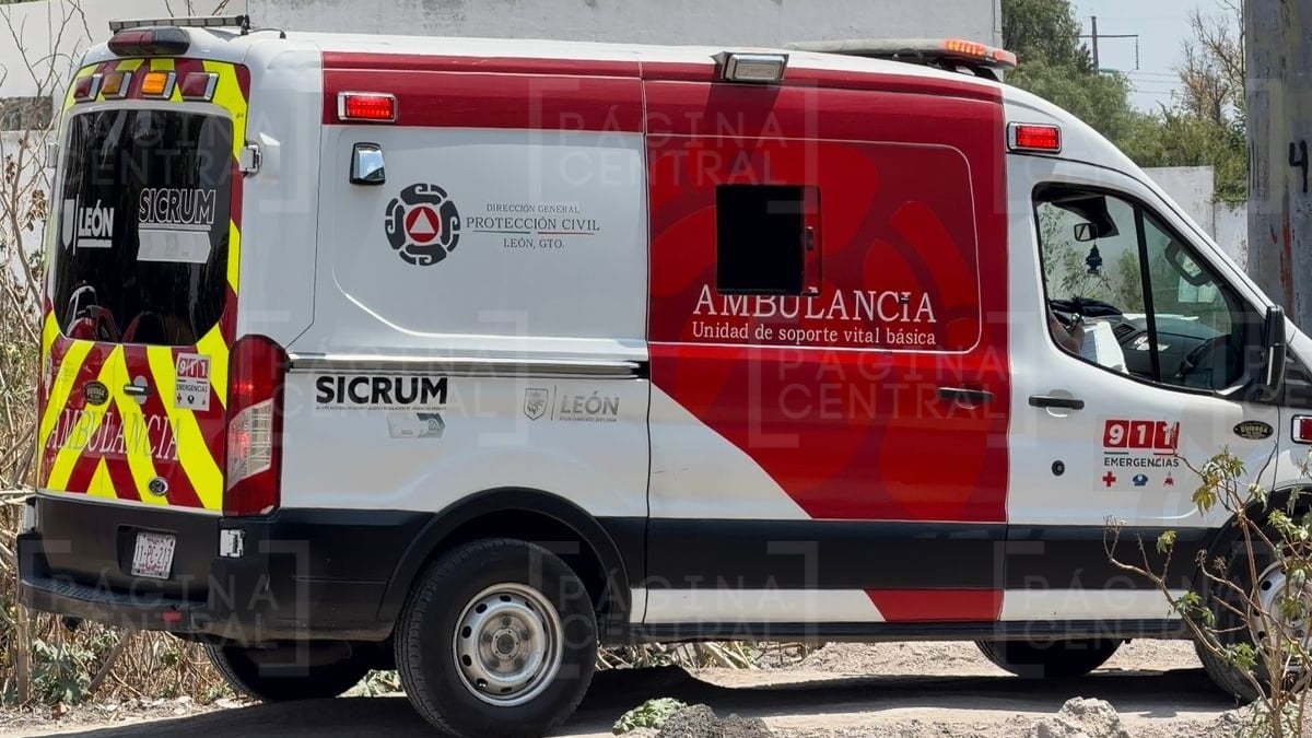 Volcadura en carretera León-Cuerámaro deja dos personas lesionadas