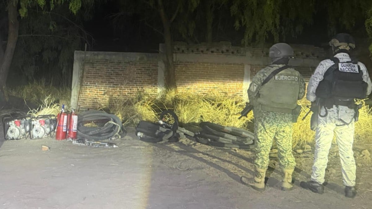 Aseguran 21 mil litros de huachicol en una cisterna de madera enterrada en Cortazar