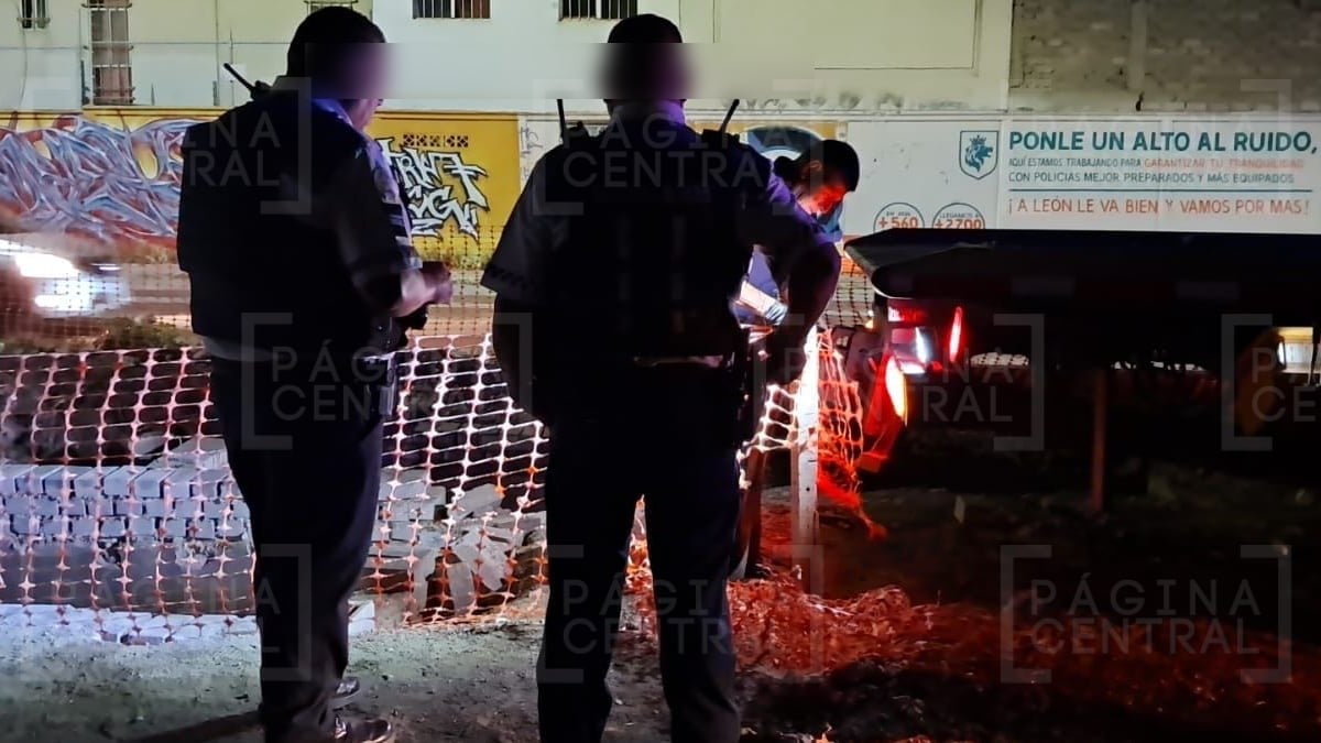 Joven cae en obra de SAPAL en Paseos de Molino