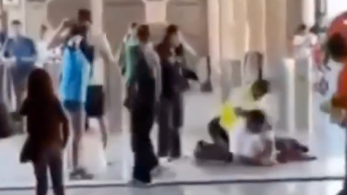 VIDEO ¡De nuevo! Golpes en el transporte público, ahora fue por esta razón