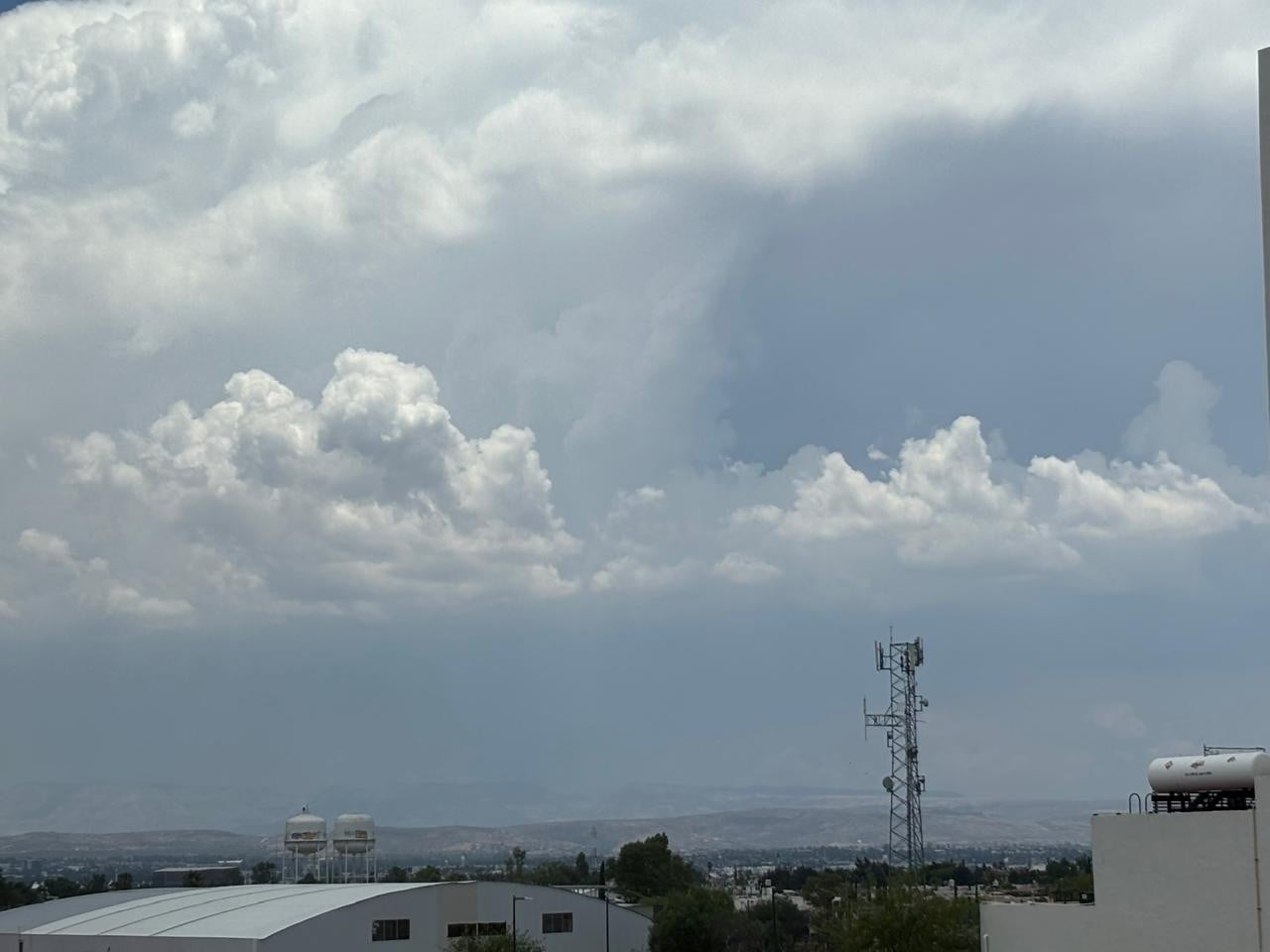 ¿A qué hora va a llover hoy lunes en León?