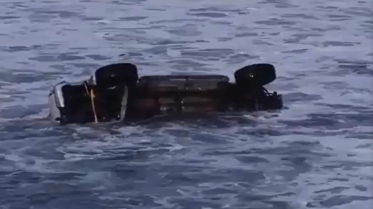 VIDEO ¡Se la tragó el mar! Captan cuando camioneta es devorada por el océano en México