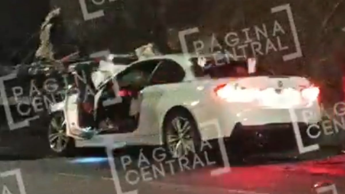 ¡Se durmió al volante! Auto de lujo se impacta contra un tráiler en el Libramiento Morelos