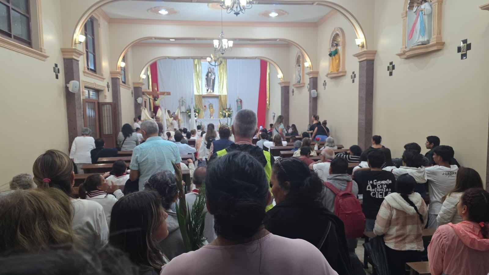 Leoneses celebran con fervor el día de Corpus Christi en la parroquia de El Coecillo