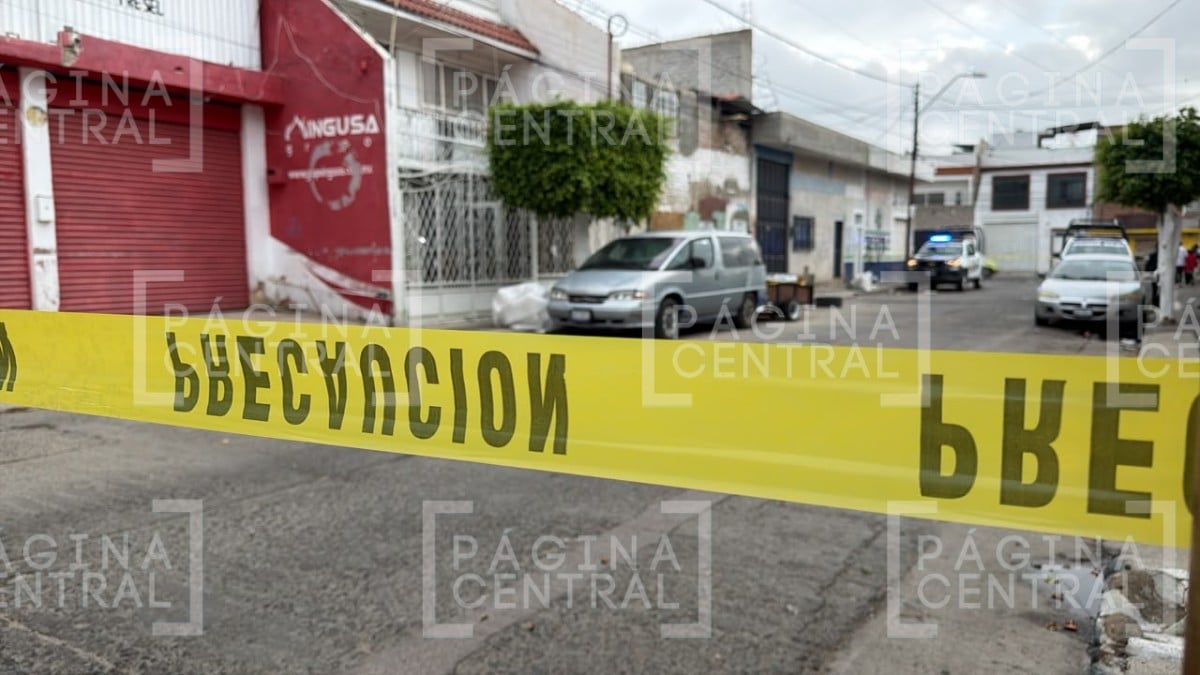 Encuentran a un hombre sin vida dentro de una camioneta en la colonia Buenavista