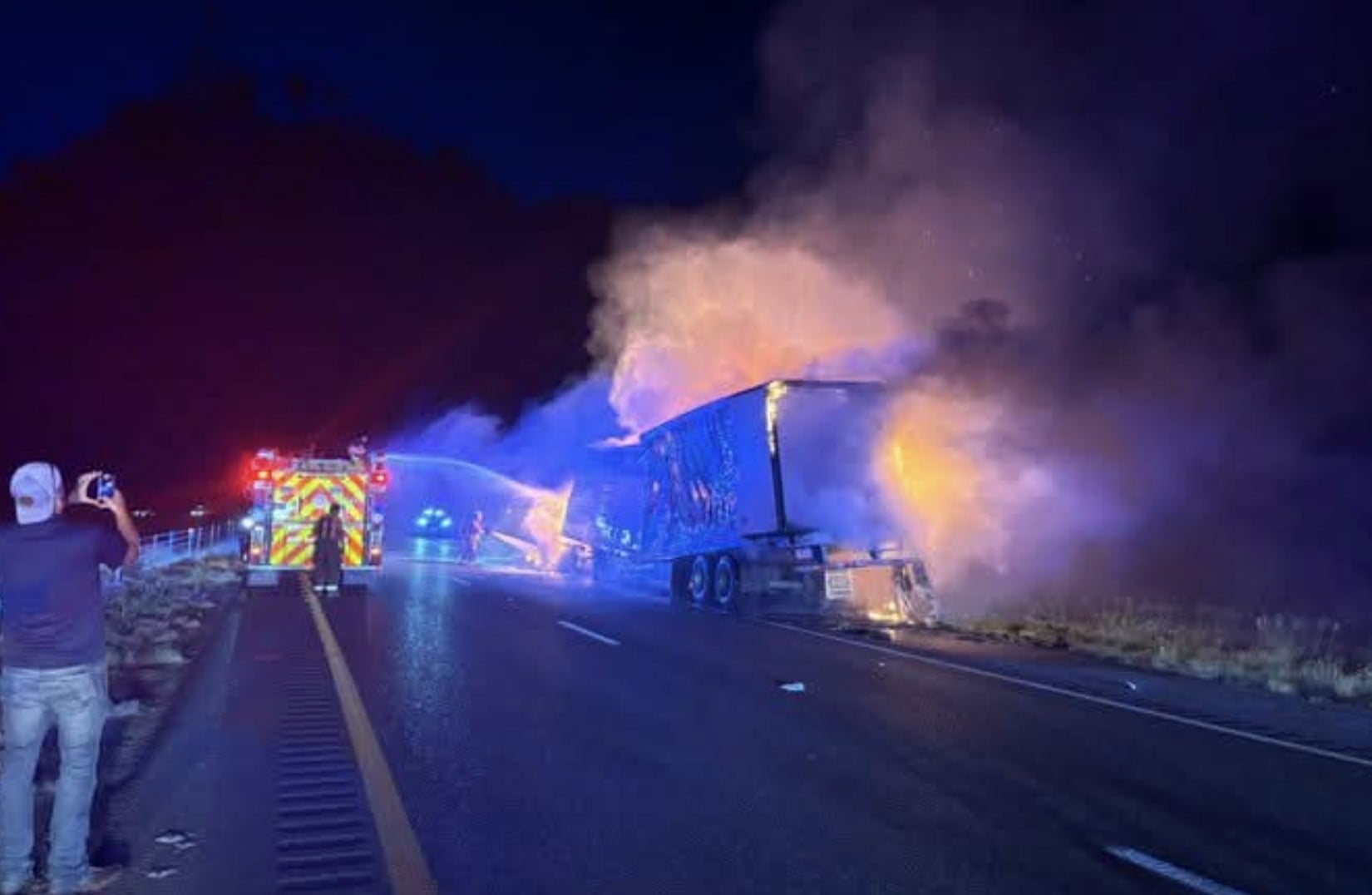 Tras persecución en Texas, rescatan a 39 migrantes de un tráiler en llamas