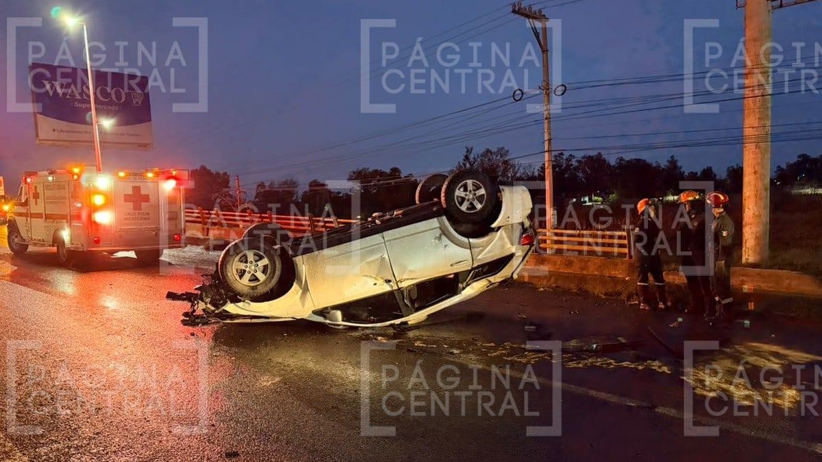 Aparatoso accidente en el Ecobulevar San Francisco-León deja dos lesionados