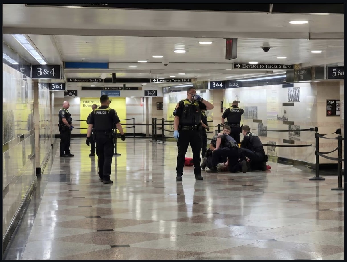 Ataque con arma blanca en estación del metro deja 5 heridos