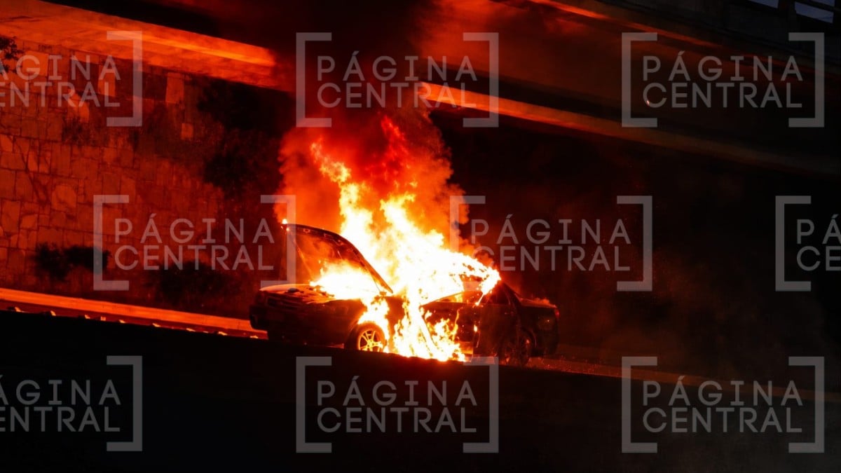 Auto incendiado