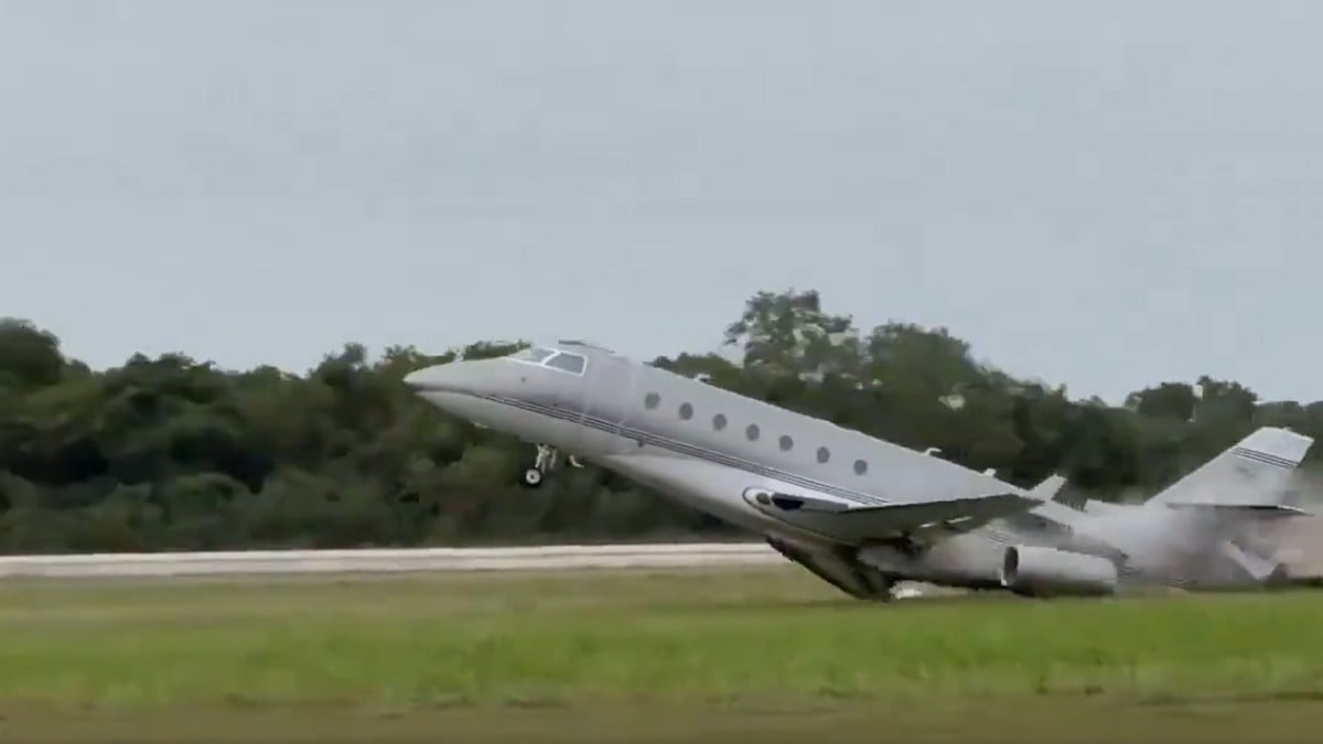 Avión explota