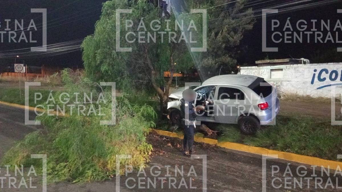 Conductor termina herido tras aparatoso choque en Paseo de los Insurgentes