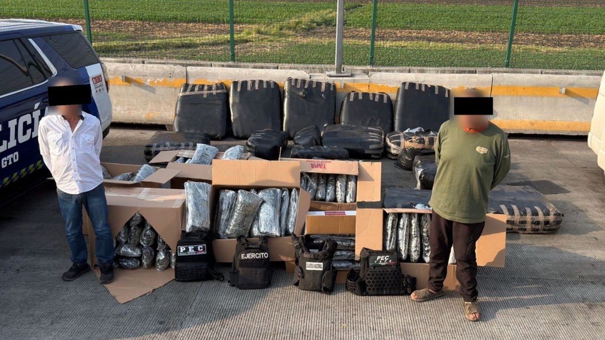 Aseguran camioneta con casi media tonelada de presunta marihuana en Irapuato; detienen a 2
