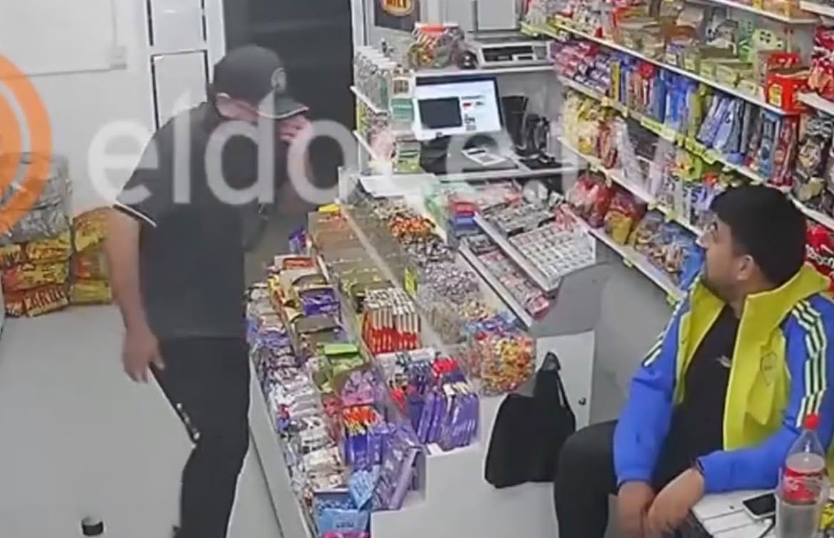 VIDEO ¡Lo despidieron! Comerciante se defendió de asalto y perdió su trabajo