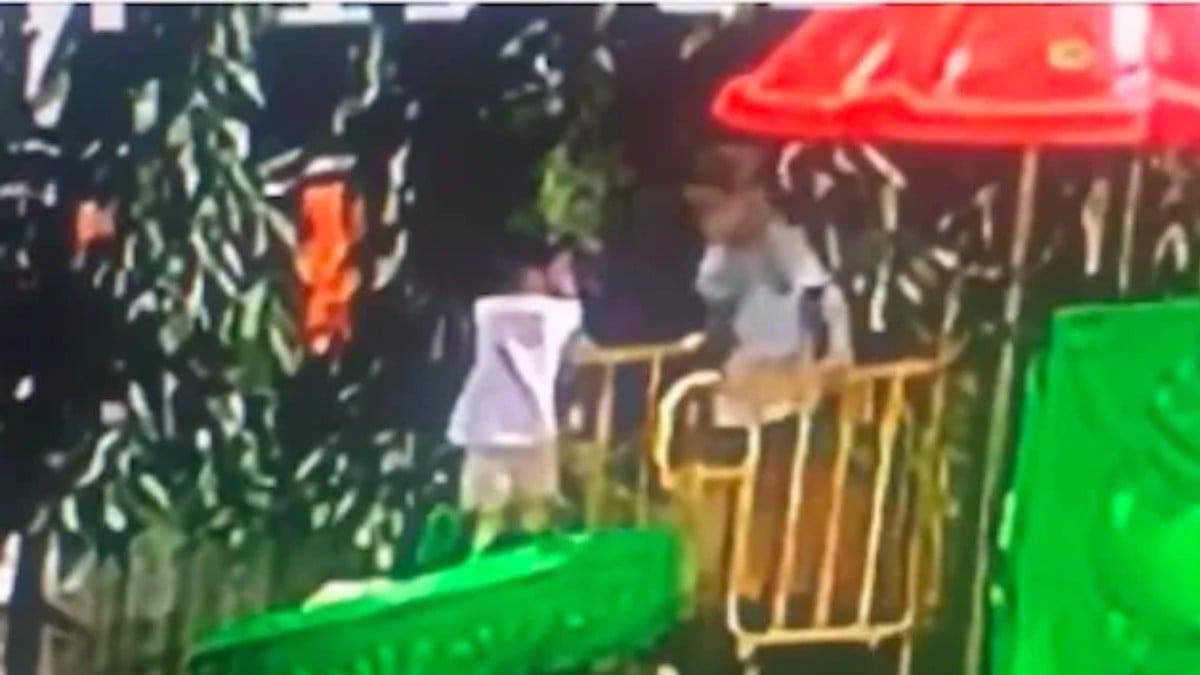VIDEO ¡Indignante! Captan a menor al aventar a una niña desde lo alto de un tobogán