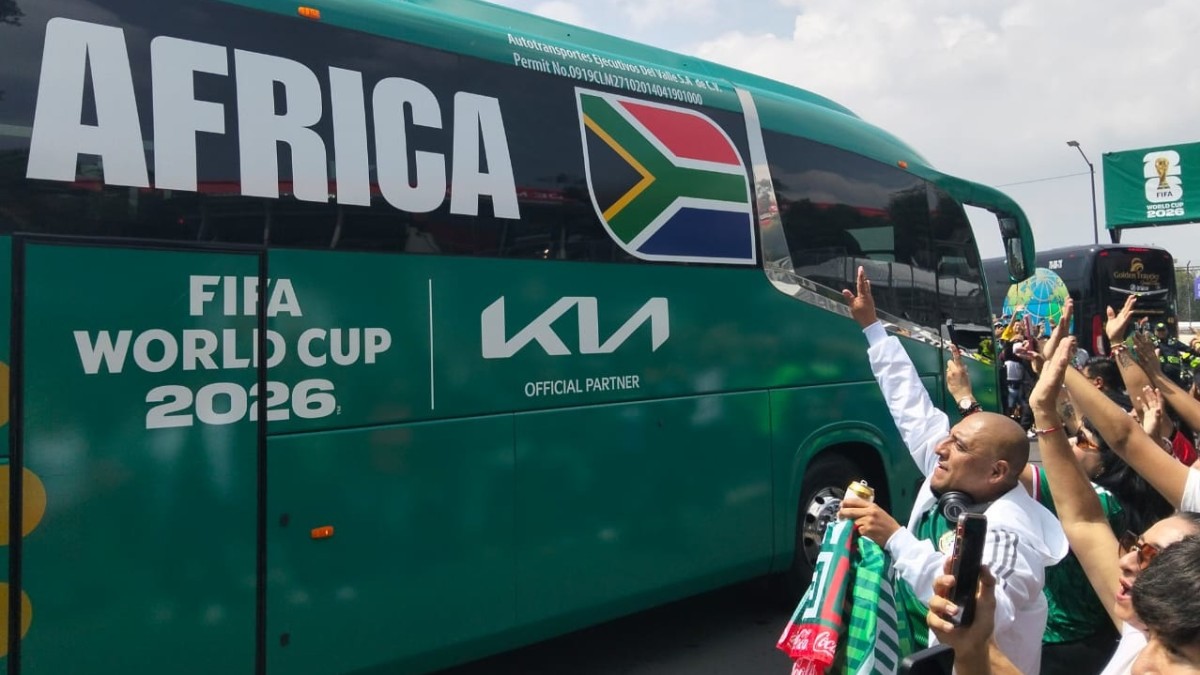 Reciben aficionados al Tri en Estadio Ciudad de México
