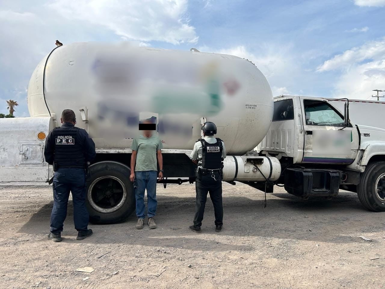 ¡No traía documentos! Aseguran pipa con 15 mil litros de gas LP en vía Villagrán-Celaya