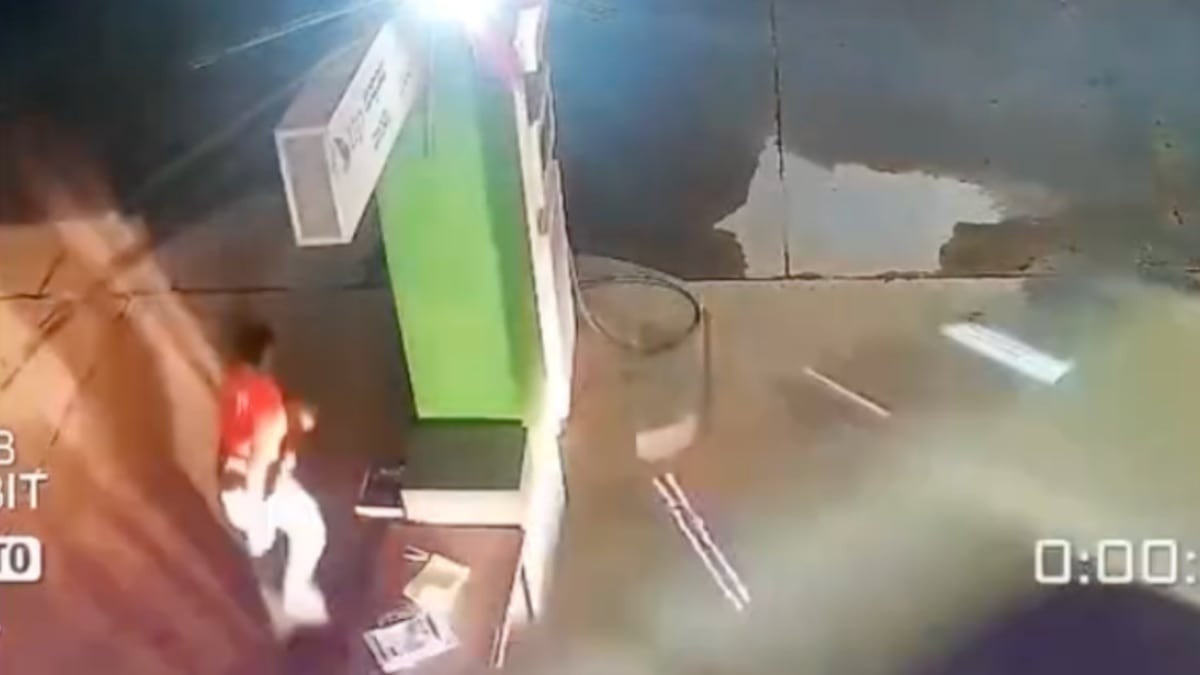 VIDEO ¡Celos mortales! No soportó la ruptura e intentó arrollarla