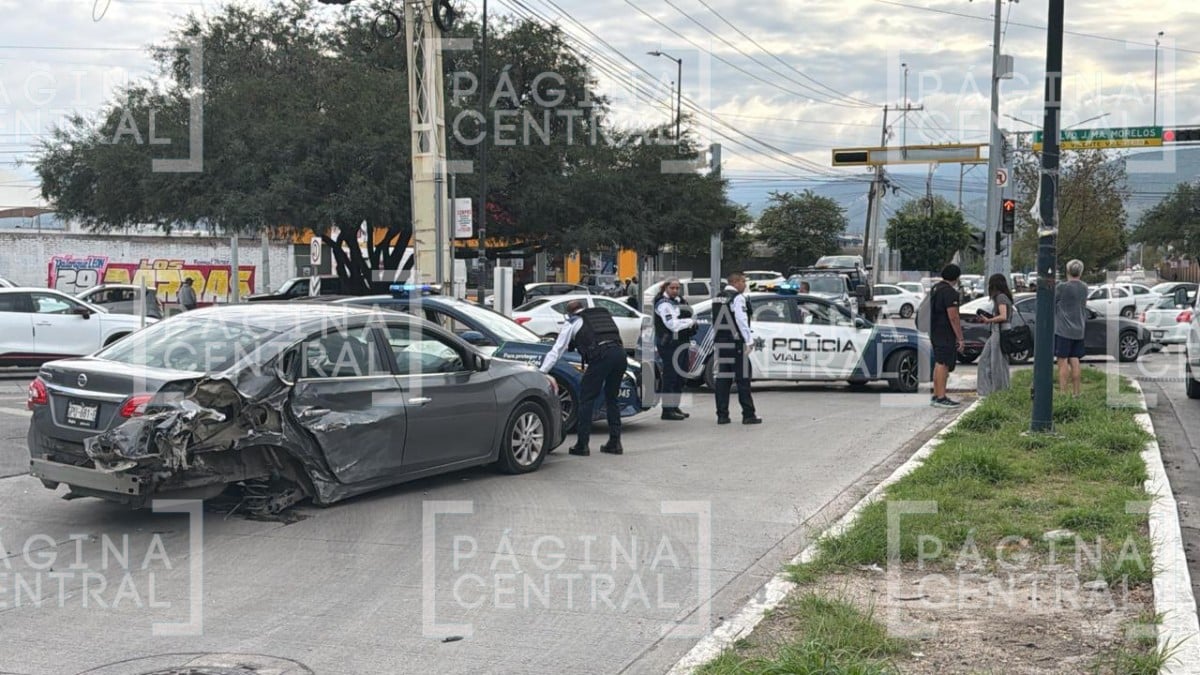 Fuerte accidente provoca caos vial sobre el Vicente Valtierra en León; reportan un herido