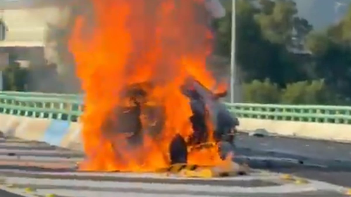 VIDEO ¡Fatal accidente! Conductor pierde la vida tras chocar e incendiarse el vehículo