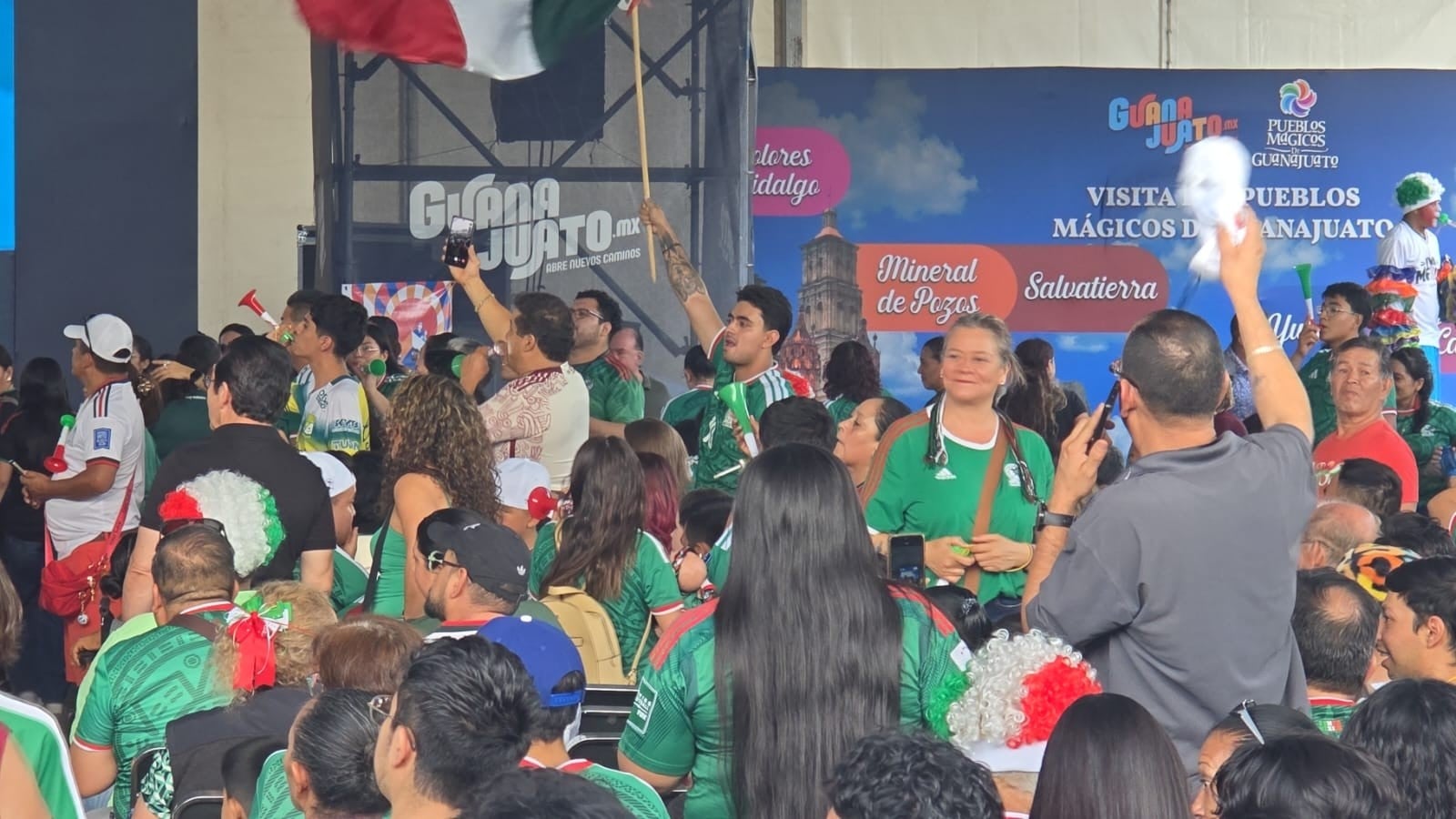 Vibra León en el Expiatorio: miles de aficionados se reúnen para apoyar al Tri