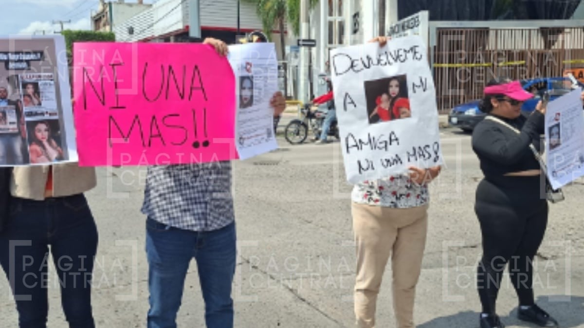 Se manifiestan familiares de Jessica López