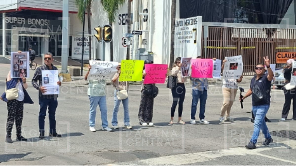 Familiares de Jessica López, desaparecida desde el 10 de junio, protestaron en León para exigir avances en su búsqueda y justicia.